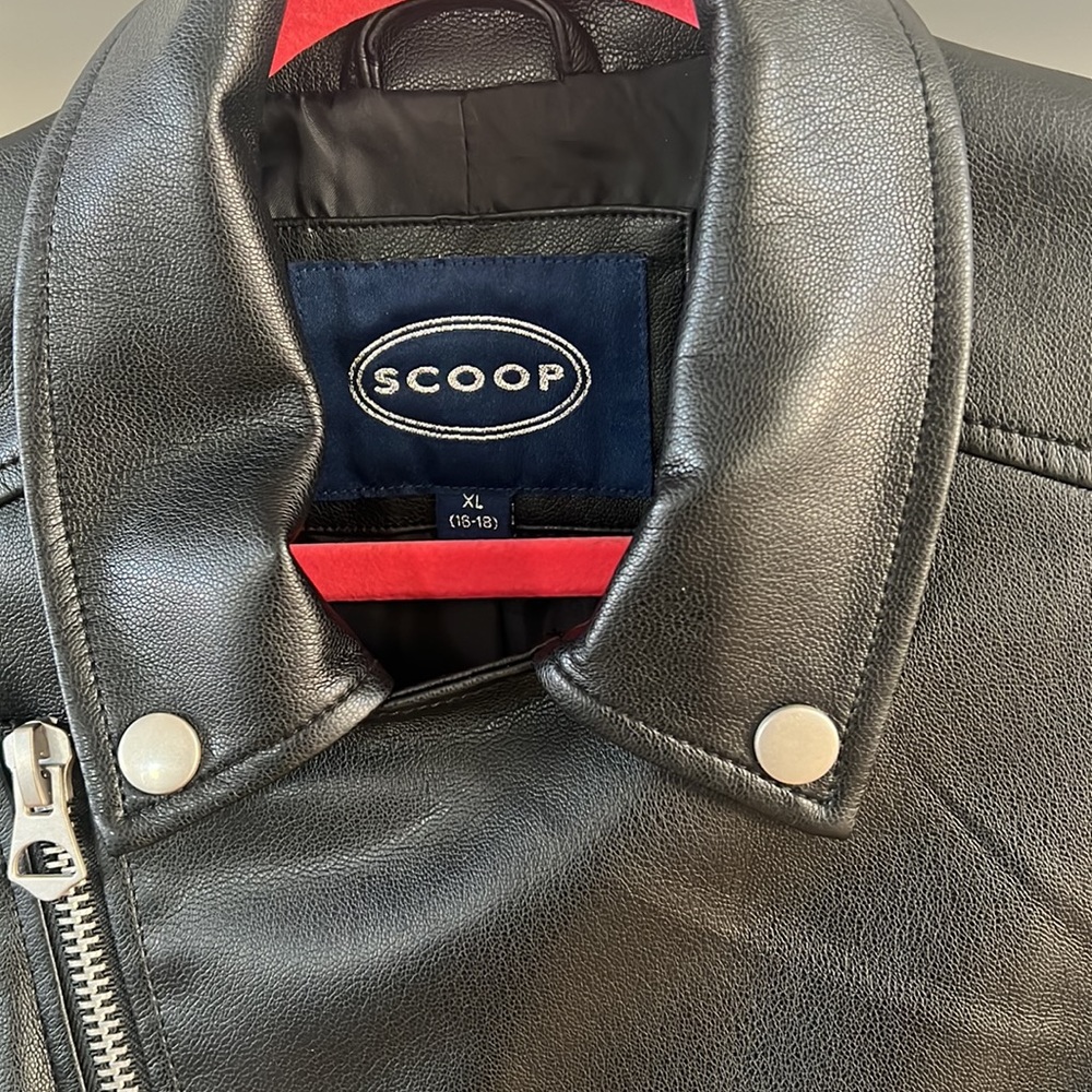 NWOT soft leatherlike motorcycle jacket. Super soft with silky lining. Size XL. - Picture 2 of 7